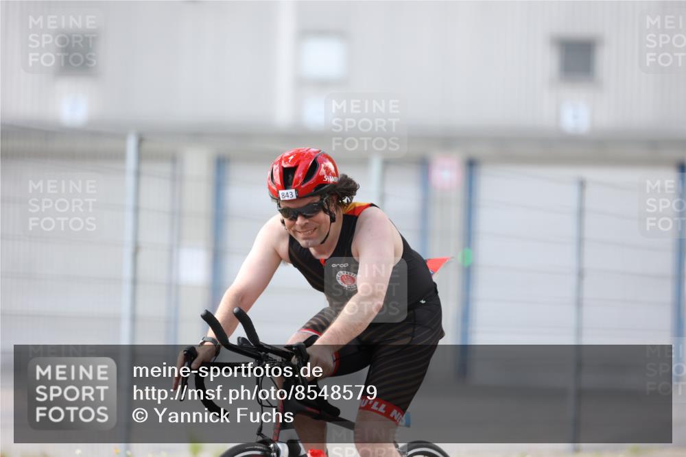 10.08.2025 - GEWOBA Citytriathlon Bremen Yannick Fuchs http://msf.ph/oto/8548579 10.08.2025 13:15:45 Radfahren 636, 843, 900, 1025 meine-sportfotos.de