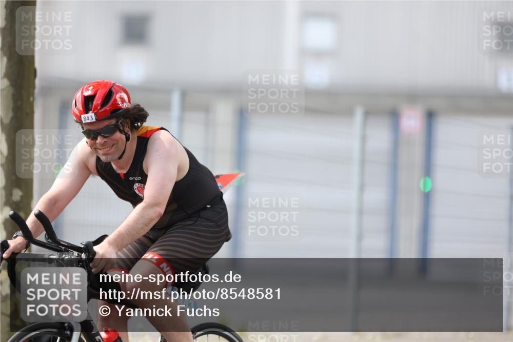 10.08.2025 - GEWOBA Citytriathlon Bremen Yannick Fuchs http://msf.ph/oto/8548581 10.08.2025 13:15:45 Radfahren 636, 843, 900, 1025 meine-sportfotos.de