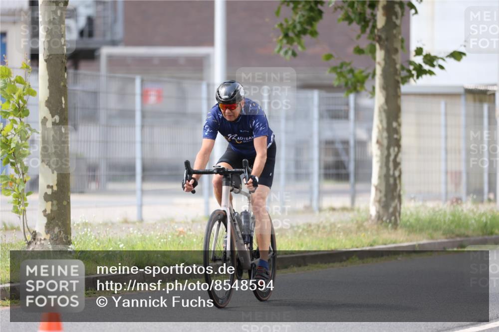 10.08.2025 - GEWOBA Citytriathlon Bremen Yannick Fuchs http://msf.ph/oto/8548594 10.08.2025 13:15:57 Radfahren 900 meine-sportfotos.de