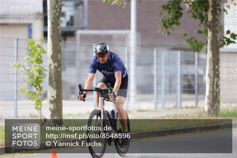 10.08.2025 - GEWOBA Citytriathlon Bremen Yannick Fuchs http://msf.ph/oto/8548596 10.08.2025 13:15:57 Radfahren 900 meine-sportfotos.de