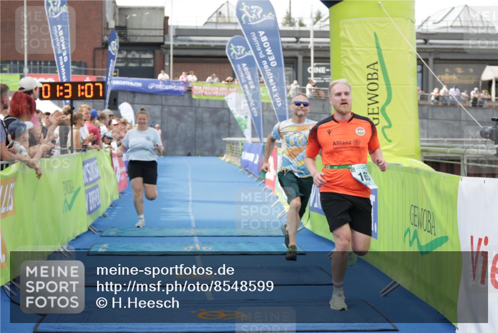 10.08.2025 - GEWOBA Citytriathlon Bremen H.Heesch http://msf.ph/oto/8548599 10.08.2025 11:34:48 Ziel 165 meine-sportfotos.de