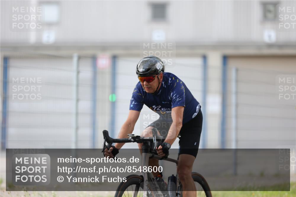10.08.2025 - GEWOBA Citytriathlon Bremen Yannick Fuchs http://msf.ph/oto/8548600 10.08.2025 13:15:58 Radfahren 900 meine-sportfotos.de