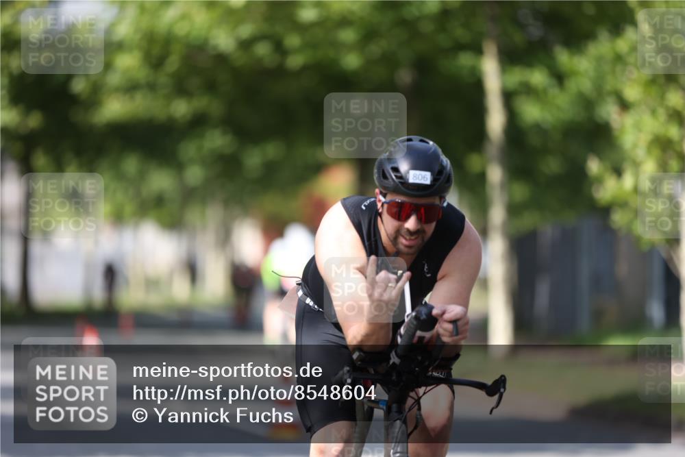 10.08.2025 - GEWOBA Citytriathlon Bremen Yannick Fuchs http://msf.ph/oto/8548604 10.08.2025 12:14:37 Radfahren 632, 681, 708, 735, 736, 738, 806, 838, 888 meine-sportfotos.de