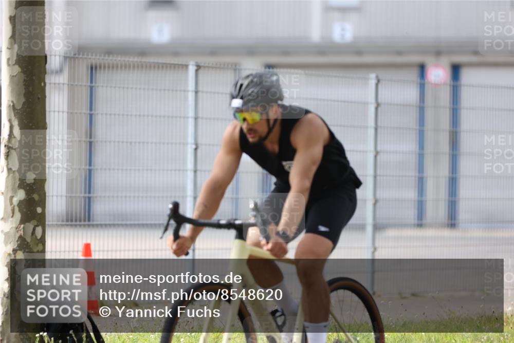10.08.2025 - GEWOBA Citytriathlon Bremen Yannick Fuchs http://msf.ph/oto/8548620 10.08.2025 13:16:16 Radfahren 591, 632, 892 meine-sportfotos.de