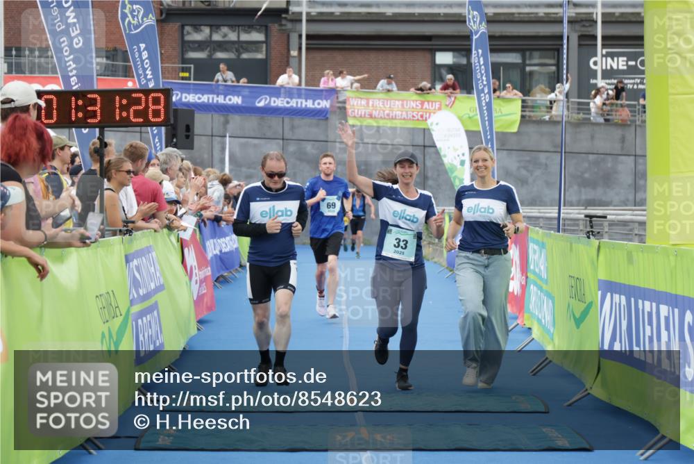 10.08.2025 - GEWOBA Citytriathlon Bremen H.Heesch http://msf.ph/oto/8548623 10.08.2025 11:35:10 Ziel 33, 69 meine-sportfotos.de