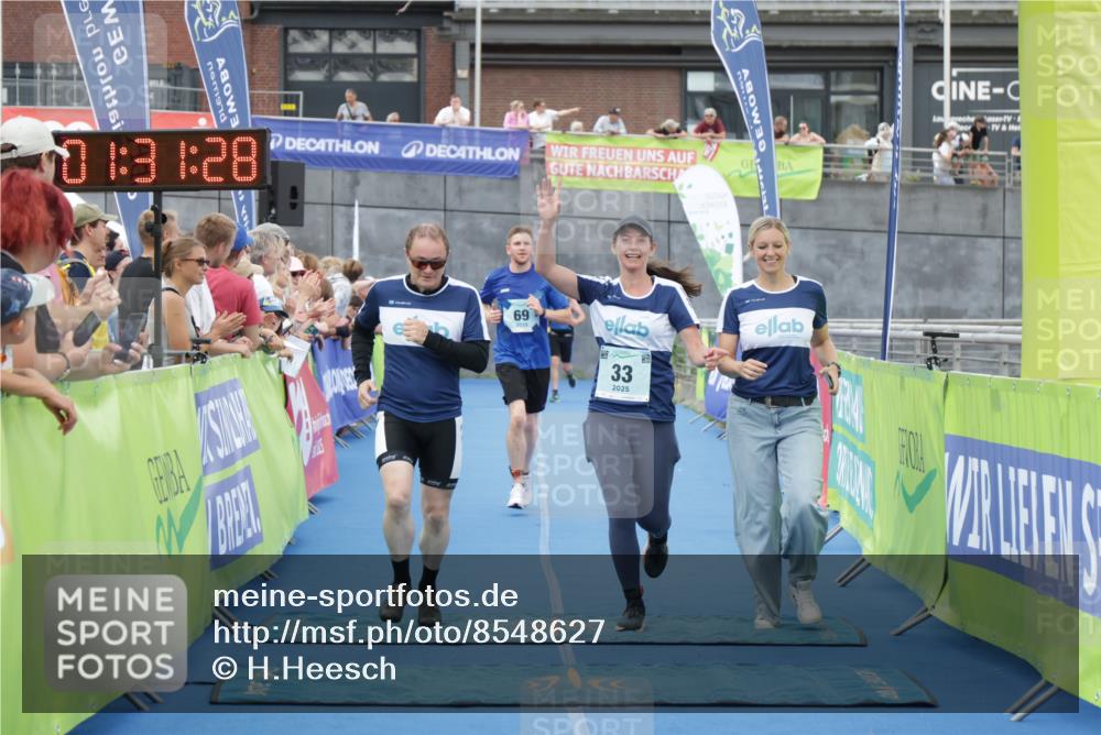 10.08.2025 - GEWOBA Citytriathlon Bremen H.Heesch http://msf.ph/oto/8548627 10.08.2025 11:35:10 Ziel 33, 69 meine-sportfotos.de