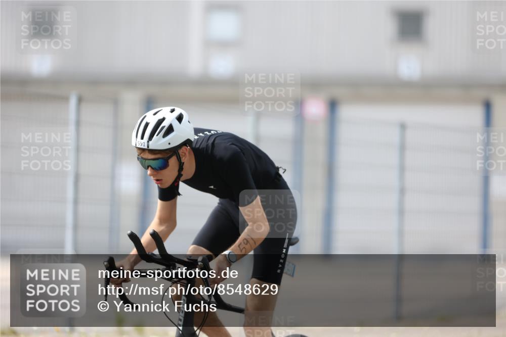 10.08.2025 - GEWOBA Citytriathlon Bremen Yannick Fuchs http://msf.ph/oto/8548629 10.08.2025 13:16:19 Radfahren 591, 632, 892 meine-sportfotos.de