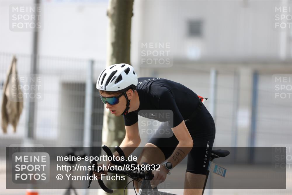 10.08.2025 - GEWOBA Citytriathlon Bremen Yannick Fuchs http://msf.ph/oto/8548632 10.08.2025 13:16:19 Radfahren 591, 632, 892 meine-sportfotos.de