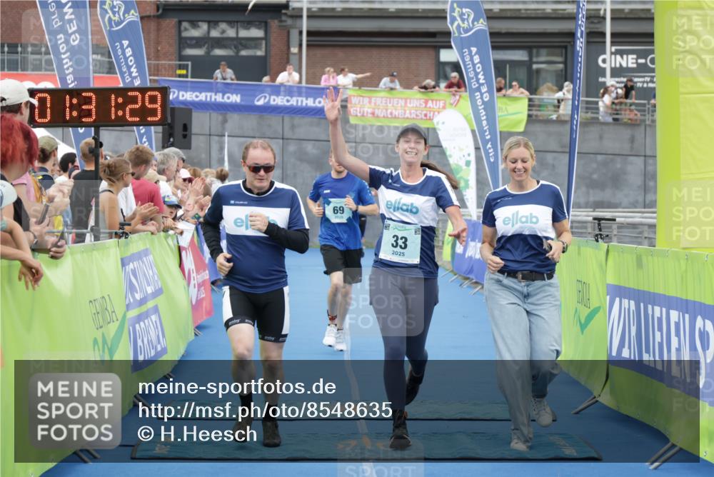 10.08.2025 - GEWOBA Citytriathlon Bremen H.Heesch http://msf.ph/oto/8548635 10.08.2025 11:35:11 Ziel 33, 69 meine-sportfotos.de