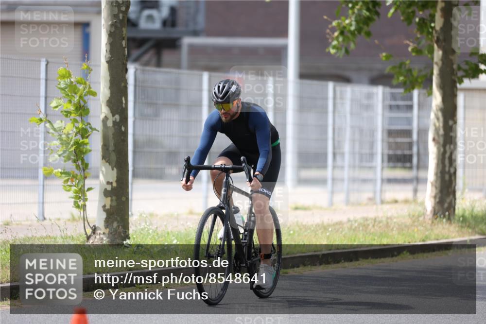 10.08.2025 - GEWOBA Citytriathlon Bremen Yannick Fuchs http://msf.ph/oto/8548641 10.08.2025 13:16:21 Radfahren 591, 632, 892 meine-sportfotos.de
