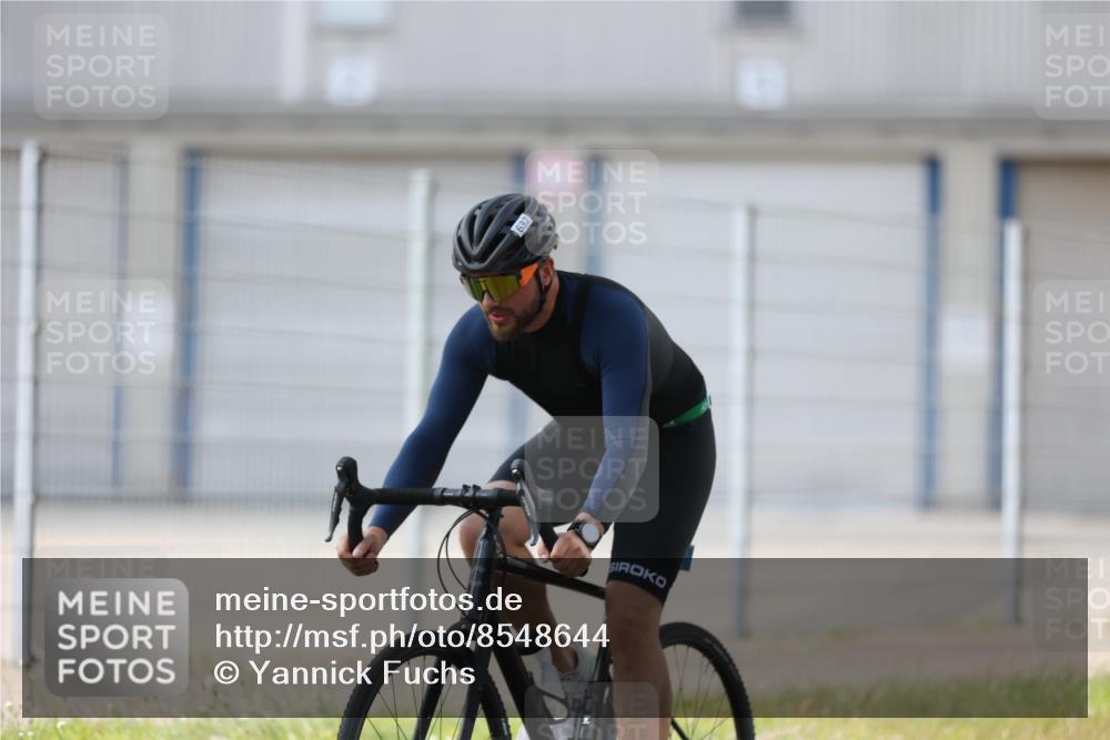 10.08.2025 - GEWOBA Citytriathlon Bremen Yannick Fuchs http://msf.ph/oto/8548644 10.08.2025 13:16:22 Radfahren 591, 632, 813, 892 meine-sportfotos.de