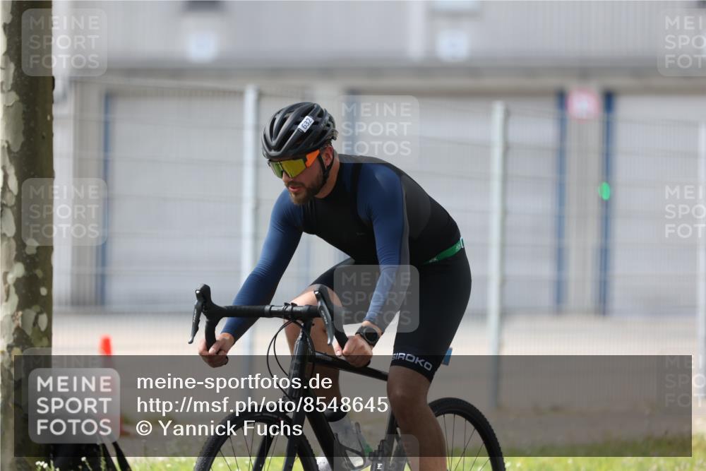10.08.2025 - GEWOBA Citytriathlon Bremen Yannick Fuchs http://msf.ph/oto/8548645 10.08.2025 13:16:22 Radfahren 591, 632, 813, 892 meine-sportfotos.de