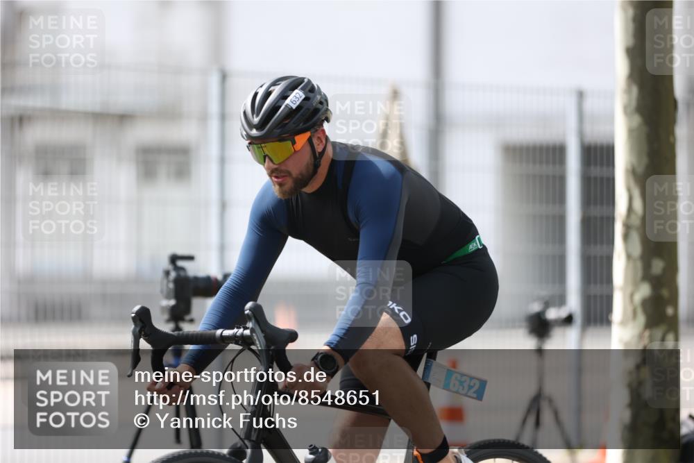 10.08.2025 - GEWOBA Citytriathlon Bremen Yannick Fuchs http://msf.ph/oto/8548651 10.08.2025 13:16:22 Radfahren 591, 632, 813, 892 meine-sportfotos.de