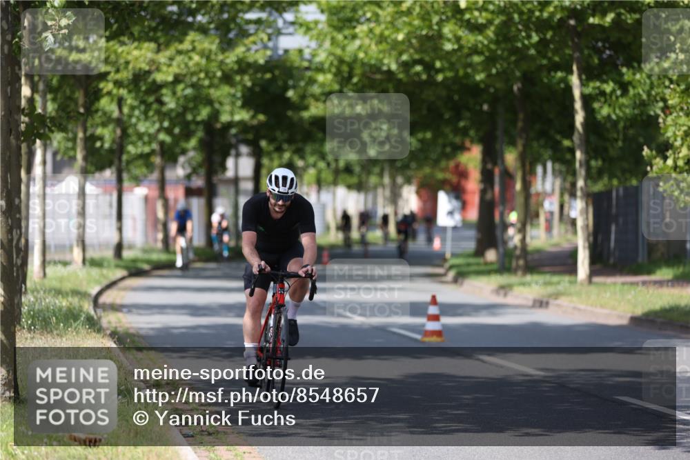 10.08.2025 - GEWOBA Citytriathlon Bremen Yannick Fuchs http://msf.ph/oto/8548657 10.08.2025 12:14:46 Radfahren 551, 627, 632, 635, 657, 736, 738, 806, 826, 838, 857, 895, 897 meine-sportfotos.de