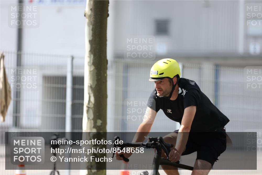 10.08.2025 - GEWOBA Citytriathlon Bremen Yannick Fuchs http://msf.ph/oto/8548658 10.08.2025 13:16:24 Radfahren 591, 632, 813, 869, 892 meine-sportfotos.de