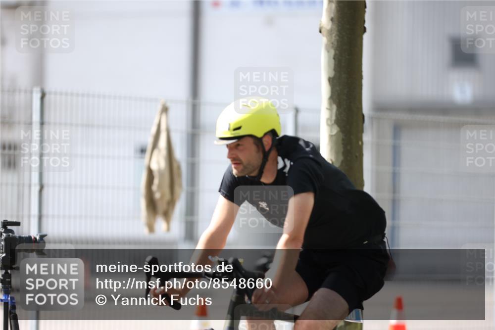 10.08.2025 - GEWOBA Citytriathlon Bremen Yannick Fuchs http://msf.ph/oto/8548660 10.08.2025 13:16:24 Radfahren 591, 632, 813, 869, 892 meine-sportfotos.de