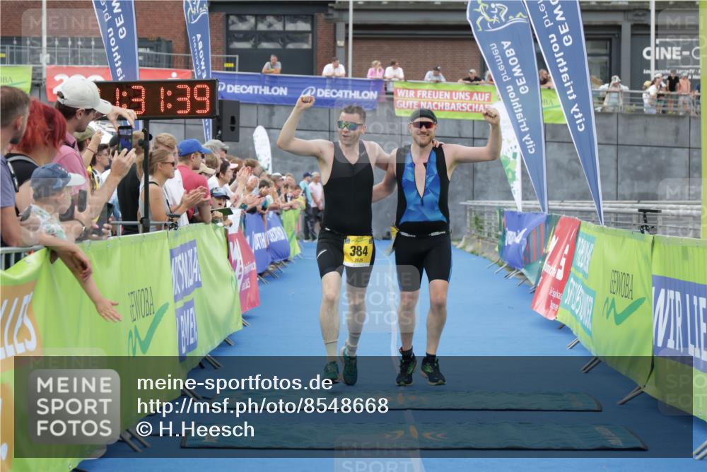 10.08.2025 - GEWOBA Citytriathlon Bremen H.Heesch http://msf.ph/oto/8548668 10.08.2025 11:35:20 Ziel 69, 379, 384 meine-sportfotos.de