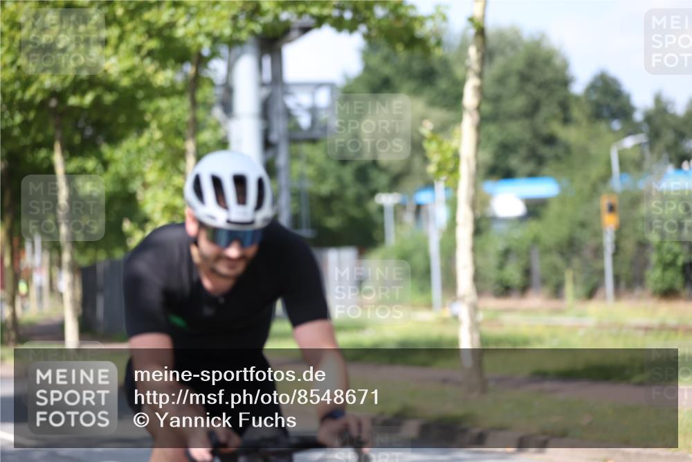 10.08.2025 - GEWOBA Citytriathlon Bremen Yannick Fuchs http://msf.ph/oto/8548671 10.08.2025 12:14:48 Radfahren 551, 627, 632, 635, 657, 736, 806, 826, 838, 857, 895, 897, 1020 meine-sportfotos.de