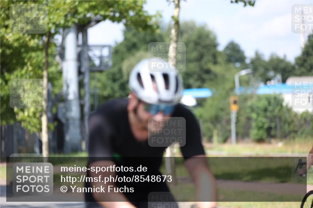 10.08.2025 - GEWOBA Citytriathlon Bremen Yannick Fuchs http://msf.ph/oto/8548673 10.08.2025 12:14:48 Radfahren 551, 627, 632, 635, 657, 736, 806, 826, 838, 857, 895, 897, 1020 meine-sportfotos.de