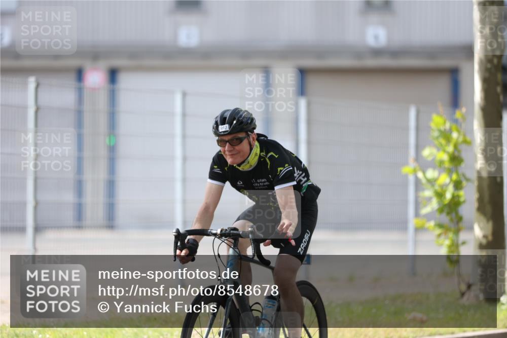 10.08.2025 - GEWOBA Citytriathlon Bremen Yannick Fuchs http://msf.ph/oto/8548678 10.08.2025 13:16:27 Radfahren 591, 632, 813, 869, 892 meine-sportfotos.de