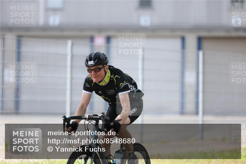 10.08.2025 - GEWOBA Citytriathlon Bremen Yannick Fuchs http://msf.ph/oto/8548680 10.08.2025 13:16:27 Radfahren 591, 632, 813, 869, 892 meine-sportfotos.de