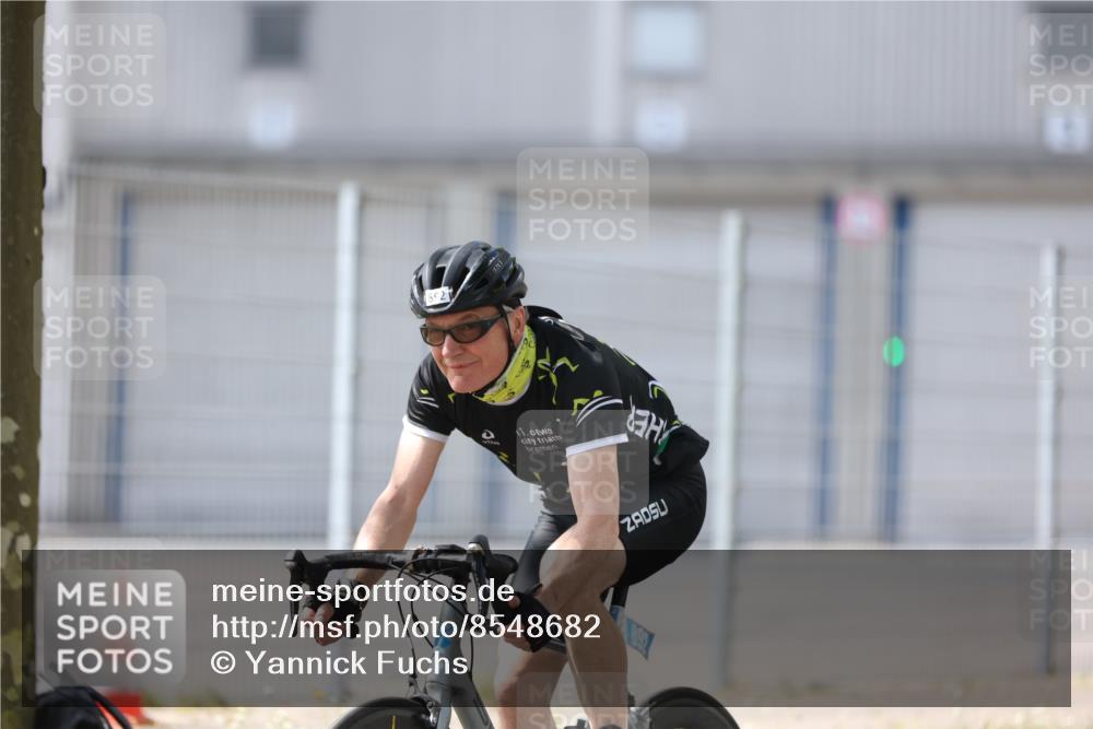 10.08.2025 - GEWOBA Citytriathlon Bremen Yannick Fuchs http://msf.ph/oto/8548682 10.08.2025 13:16:27 Radfahren 591, 632, 813, 869, 892 meine-sportfotos.de