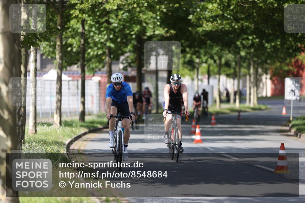 10.08.2025 - GEWOBA Citytriathlon Bremen Yannick Fuchs http://msf.ph/oto/8548684 10.08.2025 12:14:50 Radfahren 551, 627, 632, 635, 657, 736, 826, 838, 857, 895, 897, 1020 meine-sportfotos.de