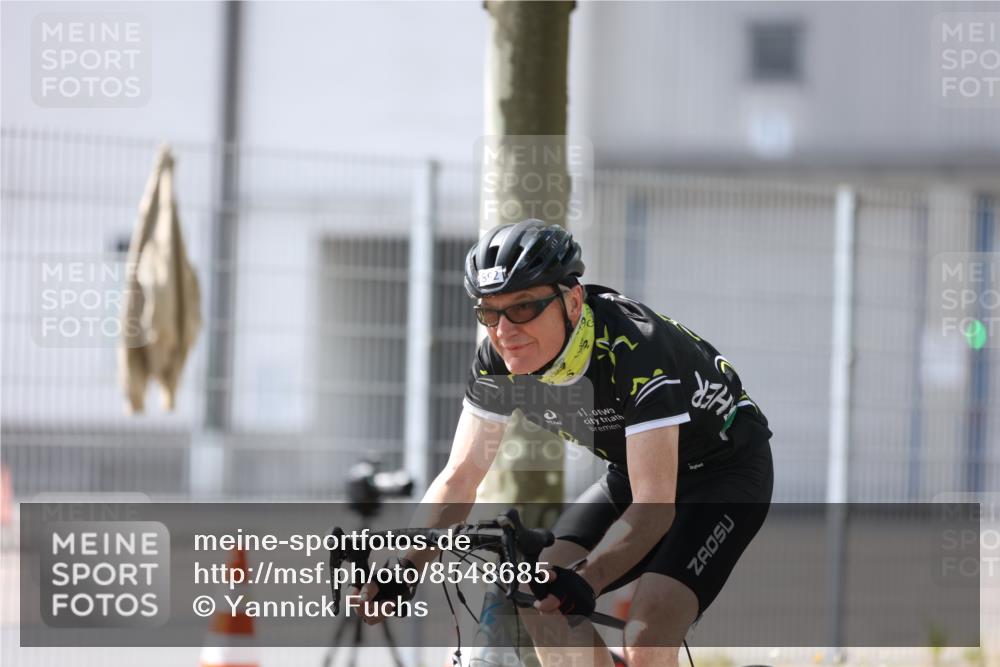 10.08.2025 - GEWOBA Citytriathlon Bremen Yannick Fuchs http://msf.ph/oto/8548685 10.08.2025 13:16:27 Radfahren 591, 632, 813, 869, 892 meine-sportfotos.de