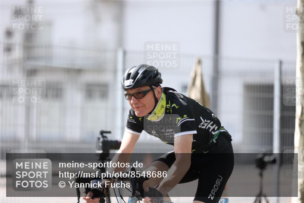 10.08.2025 - GEWOBA Citytriathlon Bremen Yannick Fuchs http://msf.ph/oto/8548686 10.08.2025 13:16:28 Radfahren 632, 813, 869, 892 meine-sportfotos.de