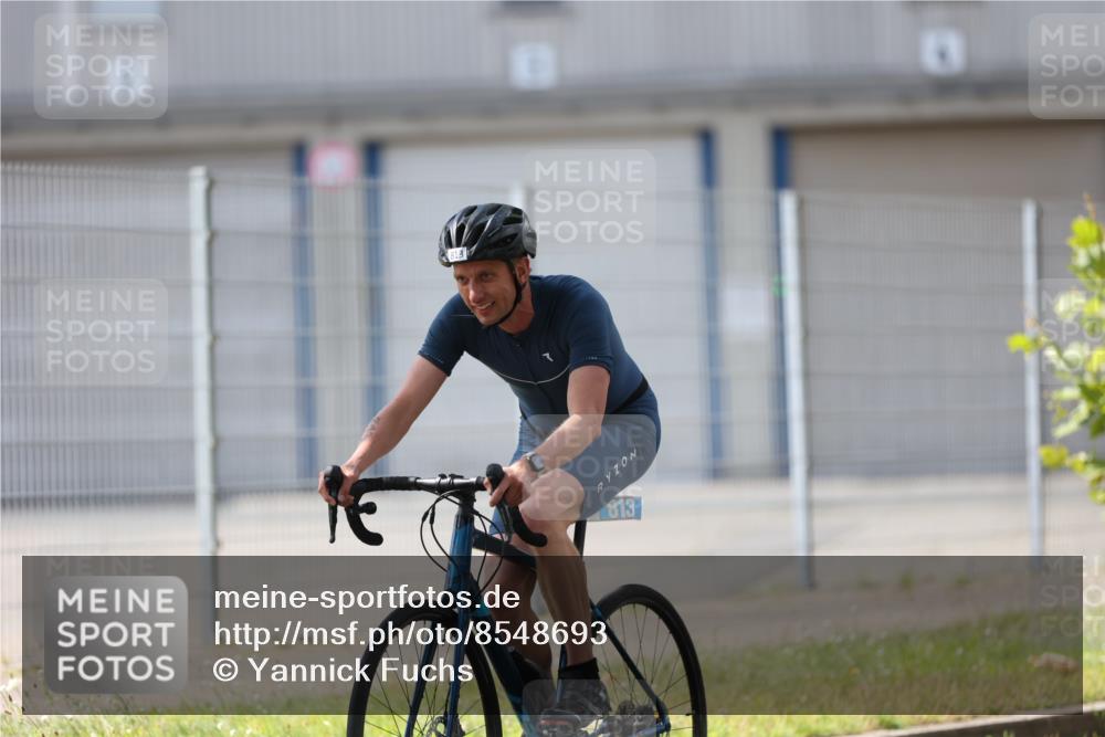 10.08.2025 - GEWOBA Citytriathlon Bremen Yannick Fuchs http://msf.ph/oto/8548693 10.08.2025 13:16:36 Radfahren 813, 869, 892 meine-sportfotos.de