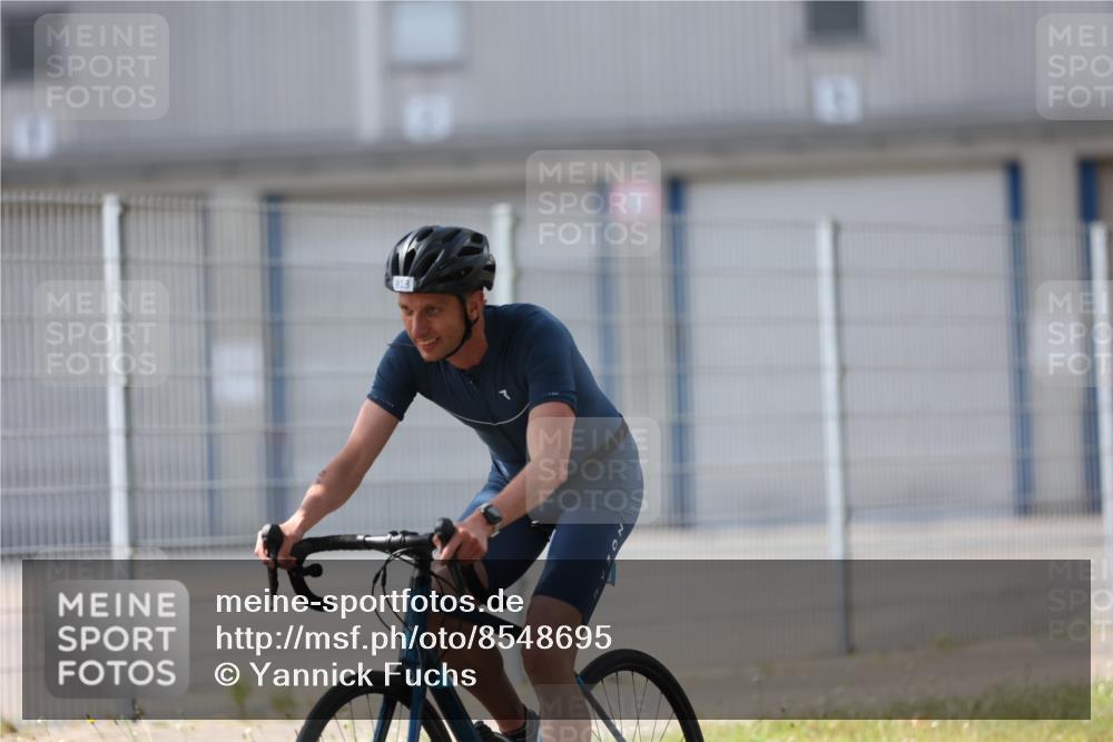 10.08.2025 - GEWOBA Citytriathlon Bremen Yannick Fuchs http://msf.ph/oto/8548695 10.08.2025 13:16:36 Radfahren 813, 869, 892 meine-sportfotos.de