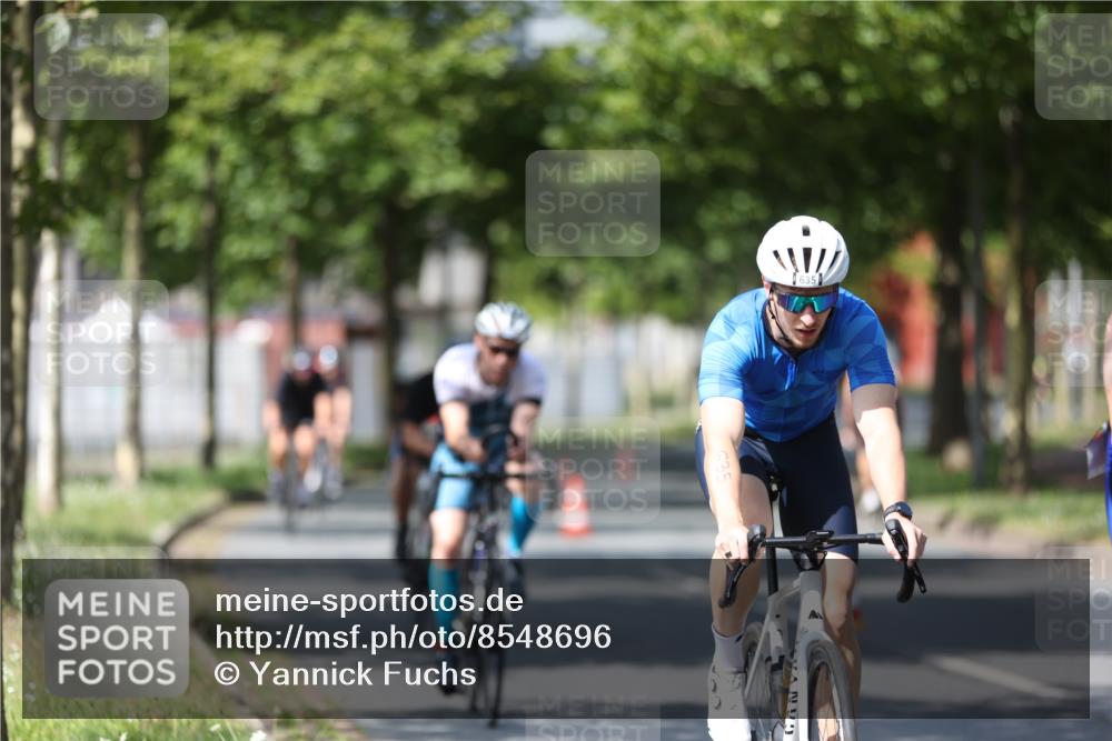 10.08.2025 - GEWOBA Citytriathlon Bremen Yannick Fuchs http://msf.ph/oto/8548696 10.08.2025 12:14:52 Radfahren 551, 627, 632, 635, 657, 736, 826, 838, 857, 895, 897, 1020 meine-sportfotos.de