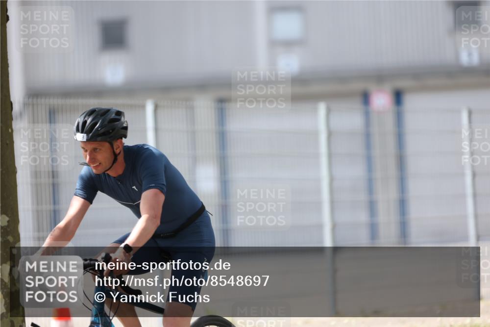 10.08.2025 - GEWOBA Citytriathlon Bremen Yannick Fuchs http://msf.ph/oto/8548697 10.08.2025 13:16:36 Radfahren 813, 869, 892 meine-sportfotos.de