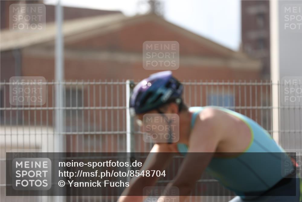 10.08.2025 - GEWOBA Citytriathlon Bremen Yannick Fuchs http://msf.ph/oto/8548704 10.08.2025 13:16:38 Radfahren 813, 869, 892 meine-sportfotos.de