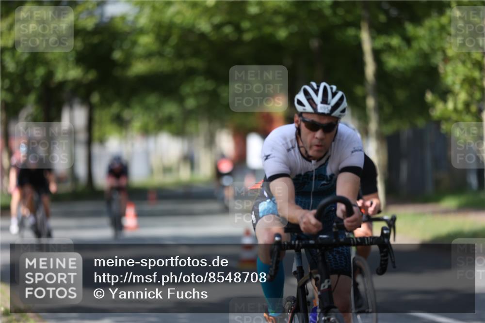 10.08.2025 - GEWOBA Citytriathlon Bremen Yannick Fuchs http://msf.ph/oto/8548708 10.08.2025 12:14:53 Radfahren 551, 627, 632, 635, 657, 736, 826, 857, 895, 897, 1020 meine-sportfotos.de
