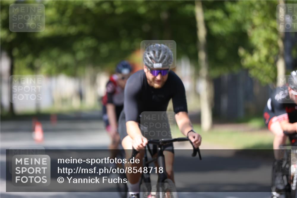 10.08.2025 - GEWOBA Citytriathlon Bremen Yannick Fuchs http://msf.ph/oto/8548718 10.08.2025 12:14:56 Radfahren 551, 627, 635, 657, 736, 753, 826, 857, 895, 897, 959, 1020 meine-sportfotos.de
