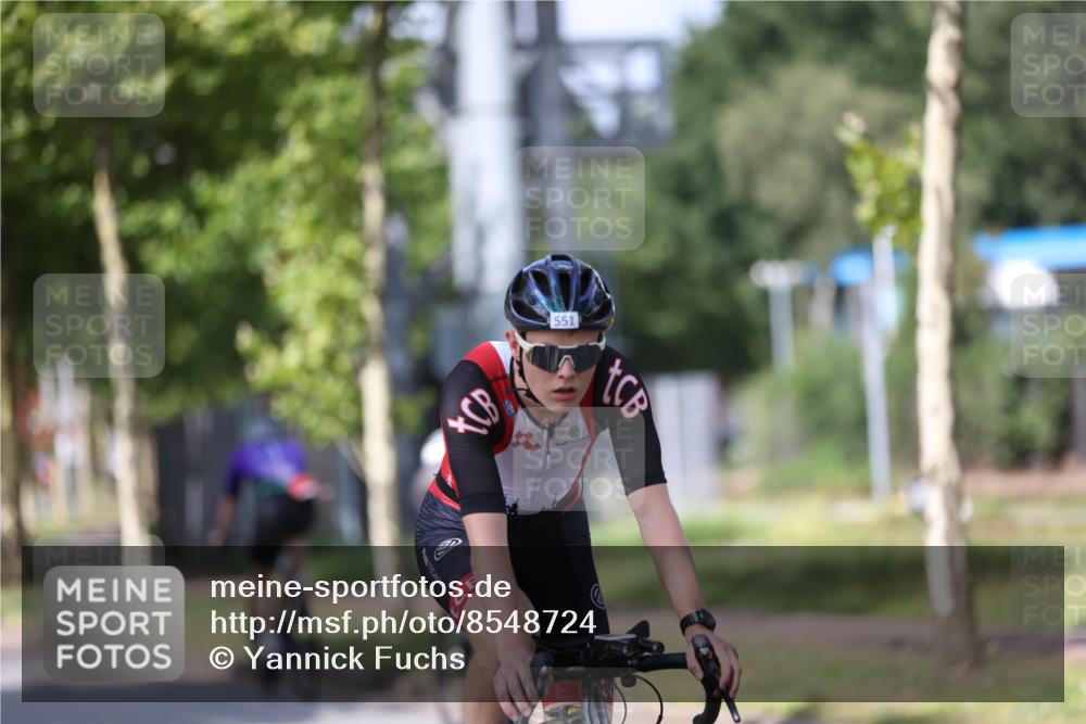 10.08.2025 - GEWOBA Citytriathlon Bremen Yannick Fuchs http://msf.ph/oto/8548724 10.08.2025 12:14:56 Radfahren 551, 627, 635, 657, 736, 753, 826, 857, 895, 897, 959, 1020 meine-sportfotos.de