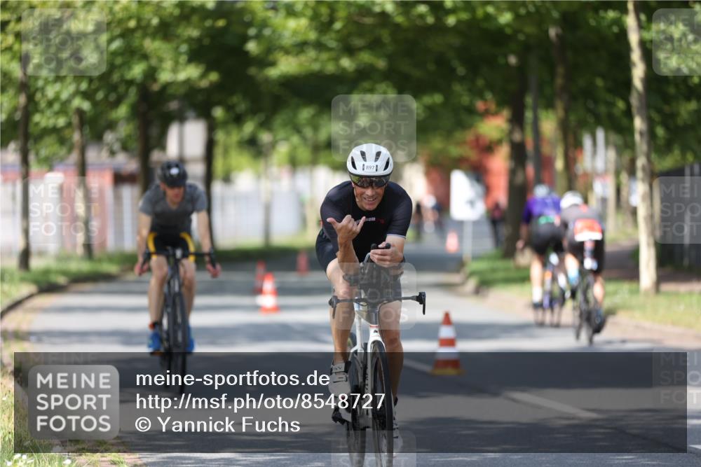 10.08.2025 - GEWOBA Citytriathlon Bremen Yannick Fuchs http://msf.ph/oto/8548727 10.08.2025 12:14:58 Radfahren 551, 627, 635, 657, 736, 753, 826, 857, 895, 897, 959, 1011, 1020 meine-sportfotos.de