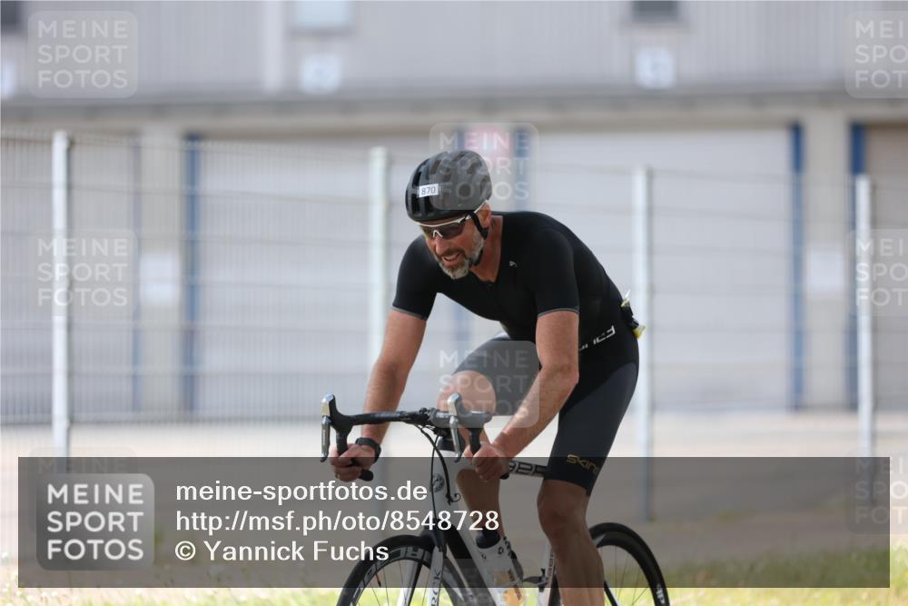 10.08.2025 - GEWOBA Citytriathlon Bremen Yannick Fuchs http://msf.ph/oto/8548728 10.08.2025 13:17:04 Radfahren 602, 720, 802, 870, 921 meine-sportfotos.de