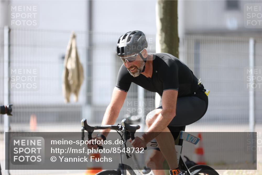 10.08.2025 - GEWOBA Citytriathlon Bremen Yannick Fuchs http://msf.ph/oto/8548732 10.08.2025 13:17:05 Radfahren 602, 720, 802, 870, 921 meine-sportfotos.de