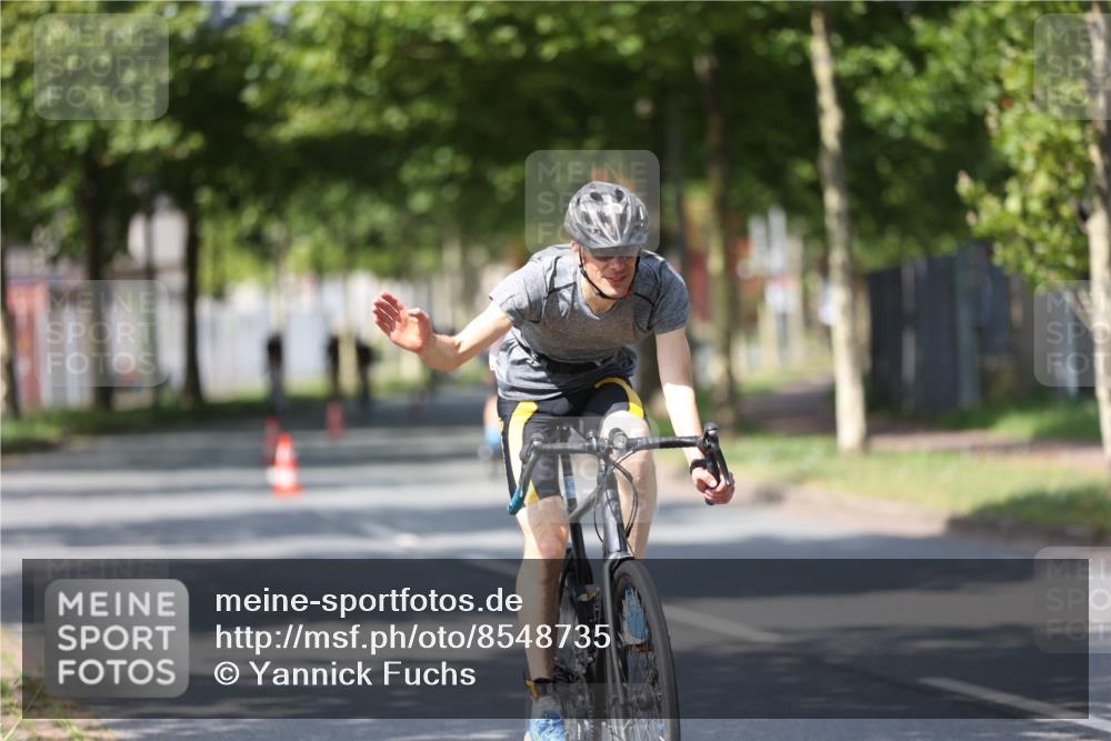 10.08.2025 - GEWOBA Citytriathlon Bremen Yannick Fuchs http://msf.ph/oto/8548735 10.08.2025 12:14:59 Radfahren 551, 564, 627, 635, 657, 753, 826, 852, 857, 895, 897, 959, 1011, 1020 meine-sportfotos.de