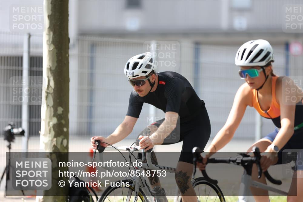 10.08.2025 - GEWOBA Citytriathlon Bremen Yannick Fuchs http://msf.ph/oto/8548753 10.08.2025 13:17:12 Radfahren 602, 720, 802, 870, 910, 921 meine-sportfotos.de