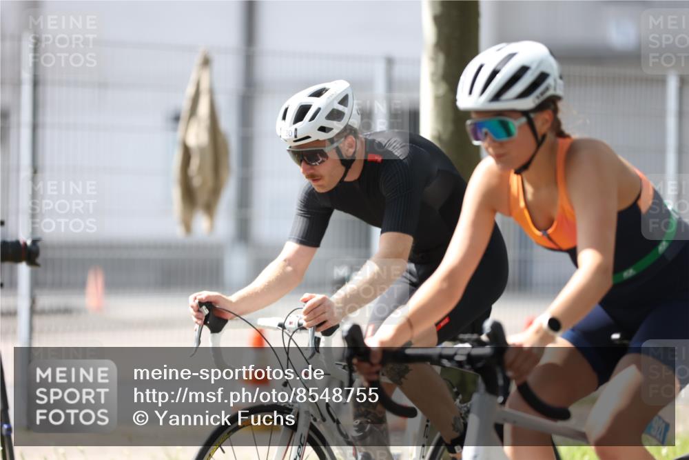 10.08.2025 - GEWOBA Citytriathlon Bremen Yannick Fuchs http://msf.ph/oto/8548755 10.08.2025 13:17:12 Radfahren 602, 720, 802, 870, 910, 921 meine-sportfotos.de
