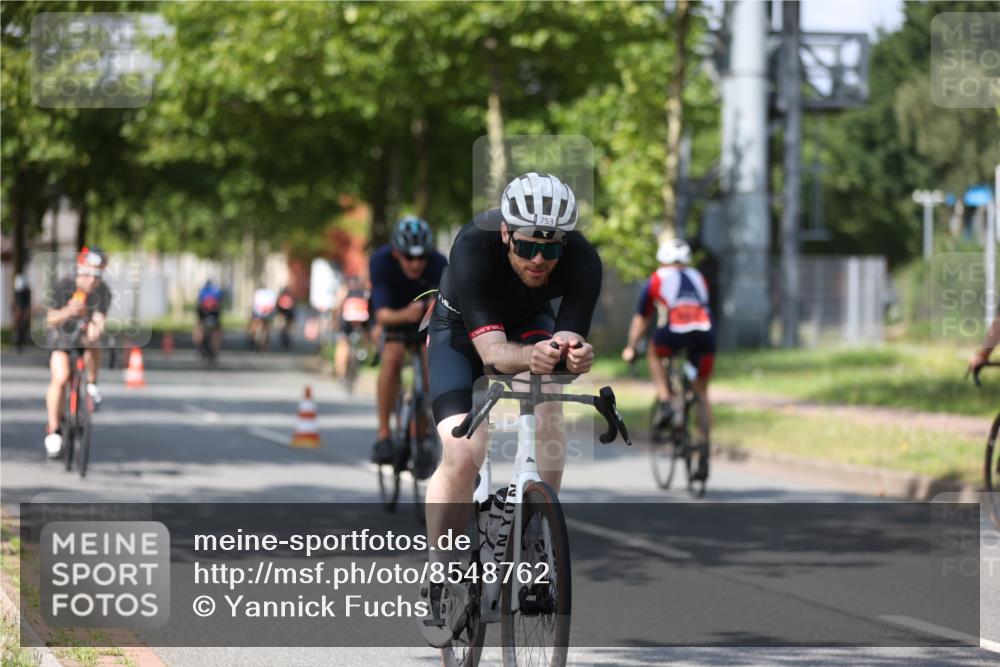10.08.2025 - GEWOBA Citytriathlon Bremen Yannick Fuchs http://msf.ph/oto/8548762 10.08.2025 12:15:07 Radfahren 551, 564, 627, 753, 826, 852, 857, 876, 897, 947, 959, 1011, 1020 meine-sportfotos.de