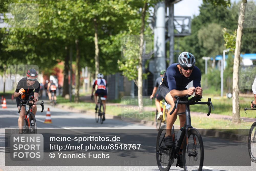 10.08.2025 - GEWOBA Citytriathlon Bremen Yannick Fuchs http://msf.ph/oto/8548767 10.08.2025 12:15:07 Radfahren 551, 564, 627, 753, 826, 852, 857, 876, 897, 947, 959, 1011, 1020 meine-sportfotos.de