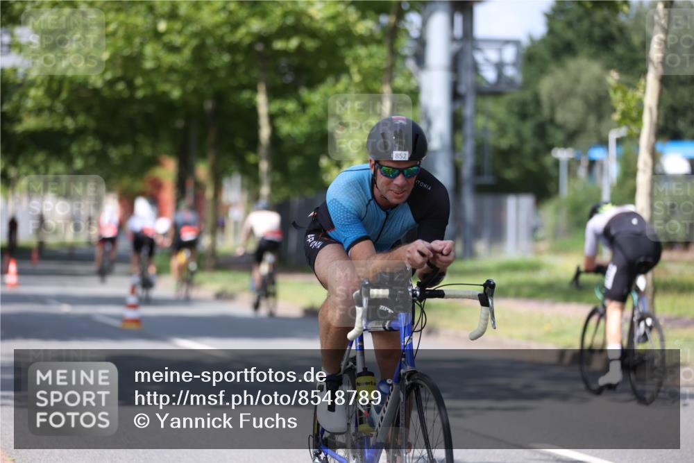 10.08.2025 - GEWOBA Citytriathlon Bremen Yannick Fuchs http://msf.ph/oto/8548789 10.08.2025 12:15:10 Radfahren 551, 564, 591, 753, 826, 852, 876, 947, 959, 1011, 1020 meine-sportfotos.de