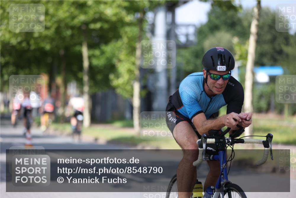 10.08.2025 - GEWOBA Citytriathlon Bremen Yannick Fuchs http://msf.ph/oto/8548790 10.08.2025 12:15:10 Radfahren 551, 564, 591, 753, 826, 852, 876, 947, 959, 1011, 1020 meine-sportfotos.de