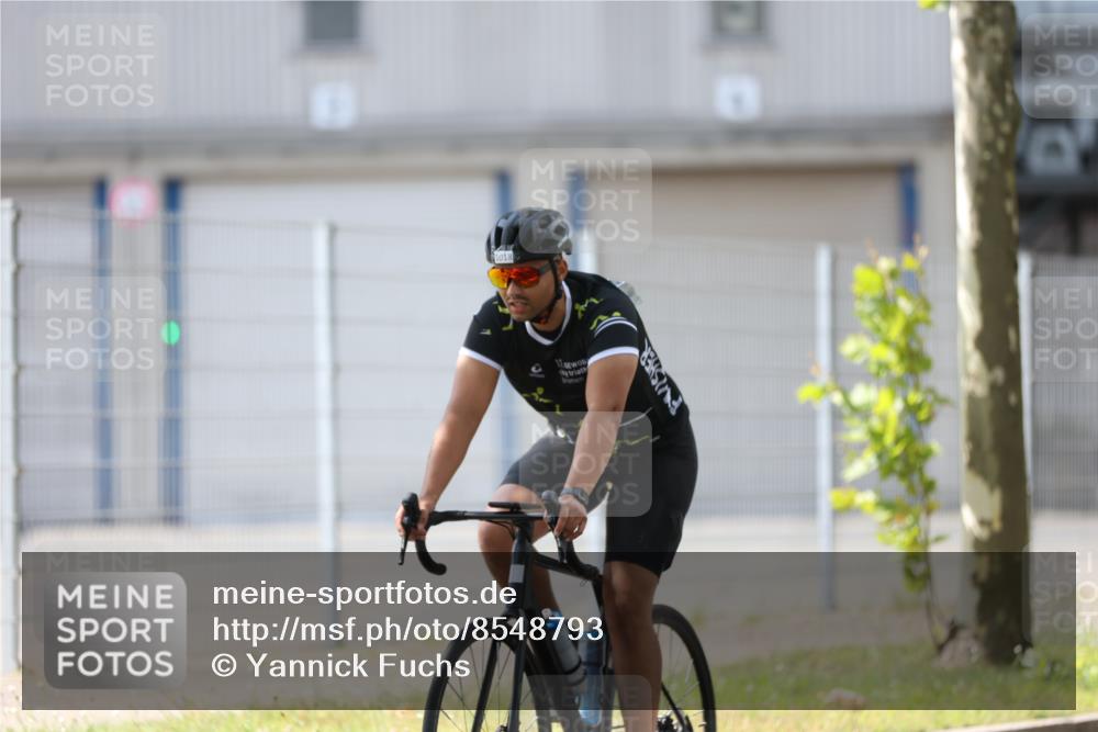 10.08.2025 - GEWOBA Citytriathlon Bremen Yannick Fuchs http://msf.ph/oto/8548793 10.08.2025 13:17:31 Radfahren 567, 825, 853, 910, 1018 meine-sportfotos.de