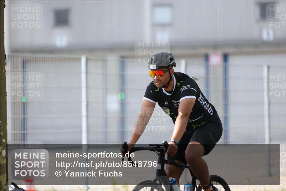 10.08.2025 - GEWOBA Citytriathlon Bremen Yannick Fuchs http://msf.ph/oto/8548796 10.08.2025 13:17:31 Radfahren 567, 825, 853, 910, 1018 meine-sportfotos.de