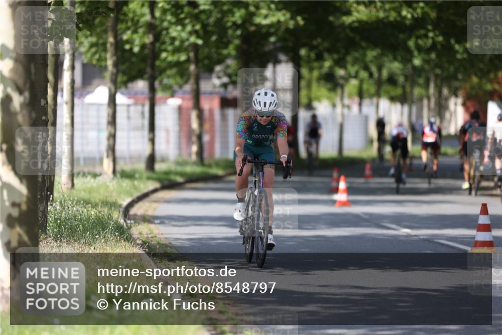 10.08.2025 - GEWOBA Citytriathlon Bremen Yannick Fuchs http://msf.ph/oto/8548797 10.08.2025 12:15:11 Radfahren 564, 591, 753, 826, 852, 876, 947, 959, 1011, 1020 meine-sportfotos.de